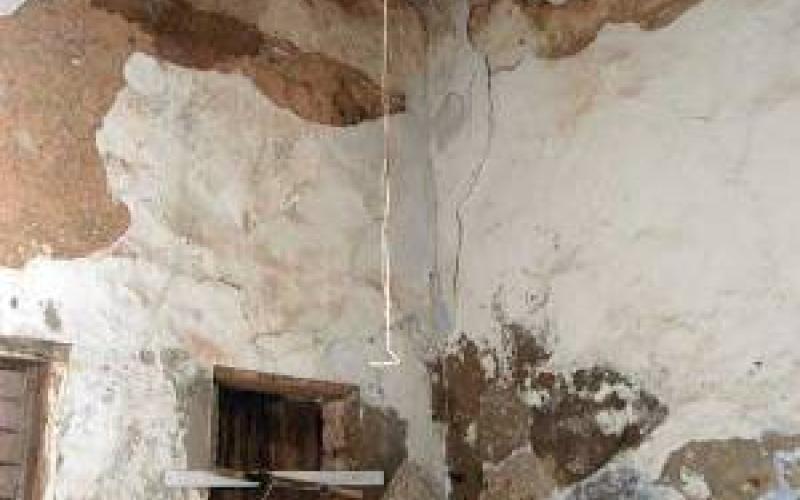 سكان منطقة المهاجرين يتهددهم خطر انهيار المنازل( فيديو)