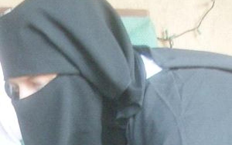 القبض على لص متنكرا بزي نسائي