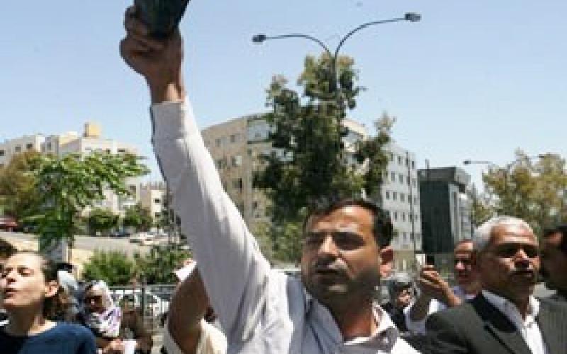 الدرك يفض اعتصام المياومة بالقوة .. (فيديو)