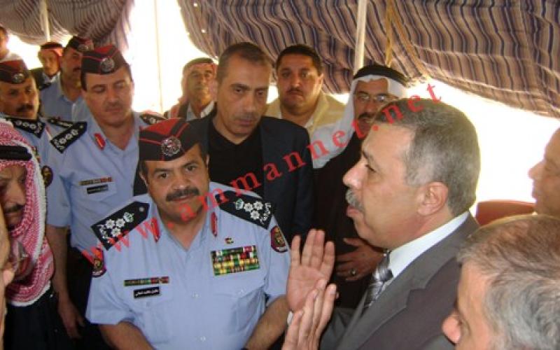 وفد من كبار ضباط الأمن يزور بيت عزاء النعيمات..(صور)