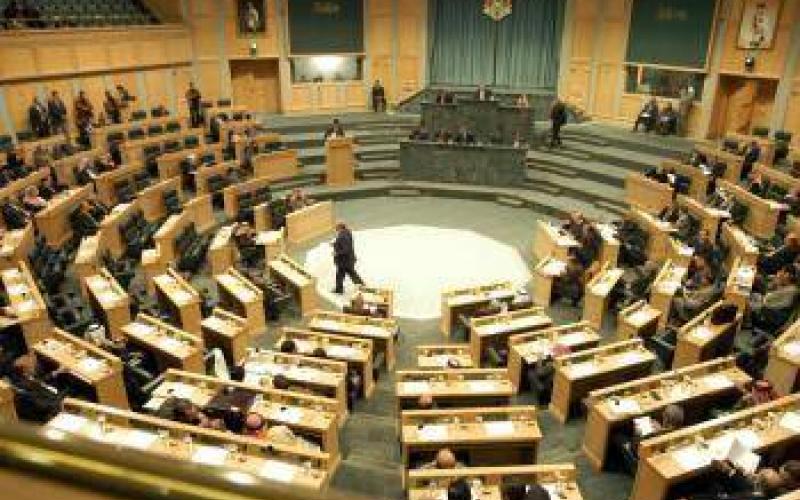 الصوت الواحد وتقليص الامتيازات النيابية أهم ملامح قانون الانتخاب الجديد