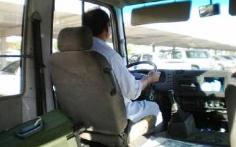 سكان منطقة المشرفة بدون مواصلات منذ عشر سنوات (فيديو)