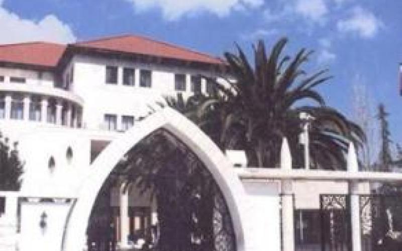 إقرار قانون المعلومات الائتمانية ووقف ترخيص إذاعة الوطن