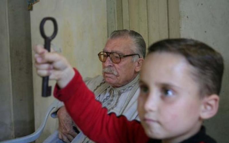 شباب اللجوء يقاومون الفقر لأجل التعليم 