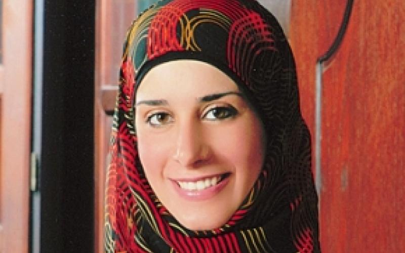 الطالبة رمانة تصمم مشروعا لغويا