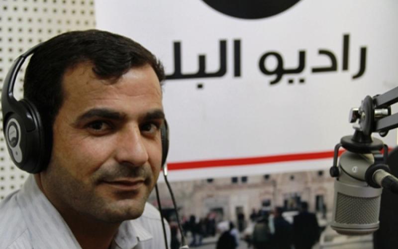 بجسد انهكه الاضراب..محمد السنيد يعود لتقديم برنامجه عمال البلد