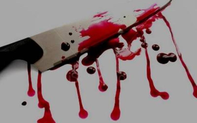 طعن فتاة على يد شقيقها وابن عمها بماركا