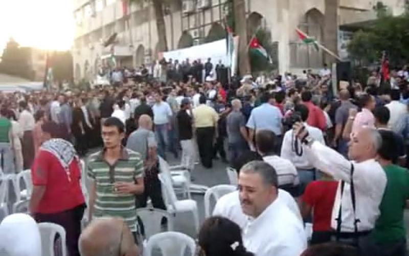 مشاجرة بعصي الاعلام في مهرجان غضبة الأحرار..فيديو