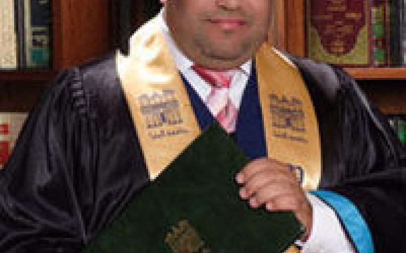 أبو زايدة يحصل على بكالوريس صحافة