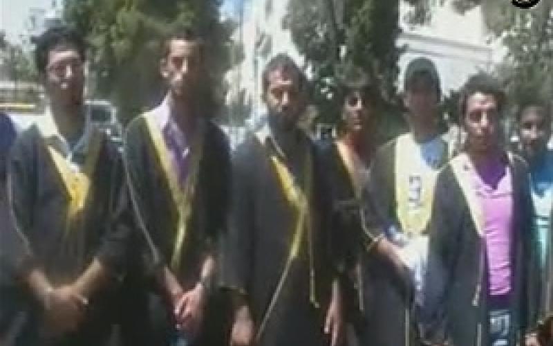 طلاب الكلية العربية يعتصمون بأرواب التخرج ..فيديو