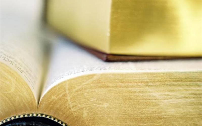 امسية قصصية للكاتبين احمد القزلي ومنيرة صالح 