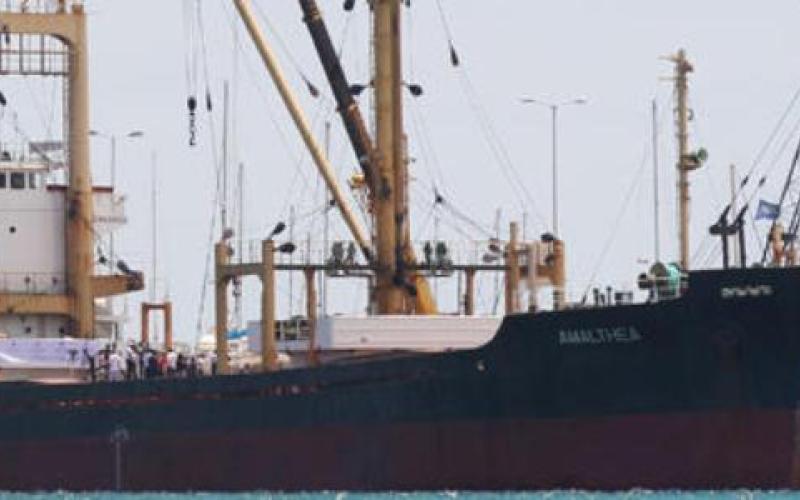 مساعدات سفينة الامل ما زالت في العريش