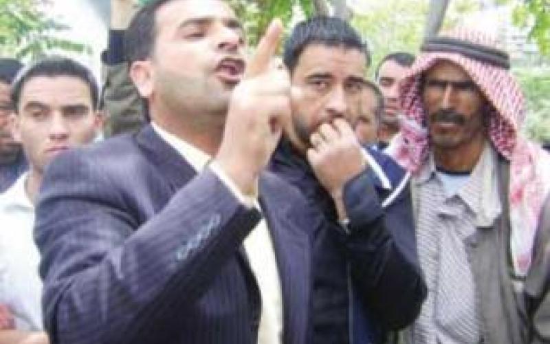 Day labor sit-in in front of royal court