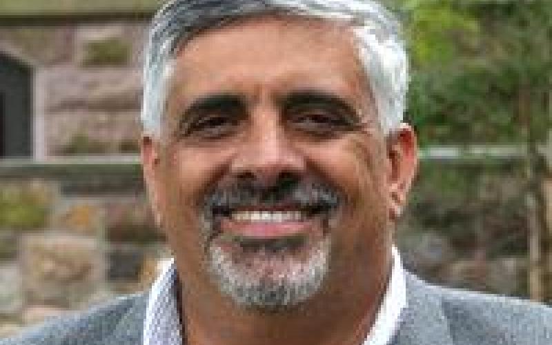 هل هناك من يولي اهتماماً لمعاناة من يعبرون جسر الملك حسين؟