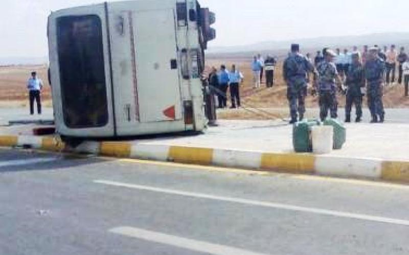 Man dies, 15 injured in bus turn over