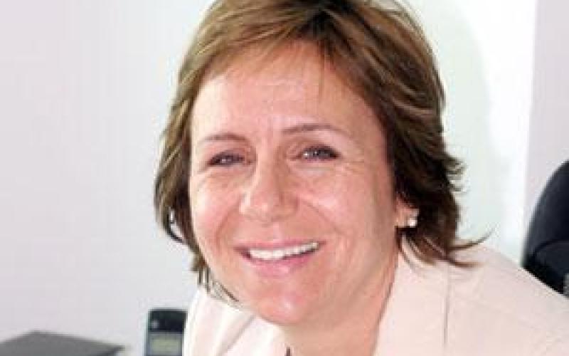 رئيس الوزراء "يهدد الصحفية رنا الصباغ بمحكمة أمن الدولة"