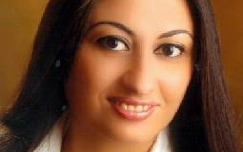 عطيات تفوز بجائزة الشباب الصحفيين