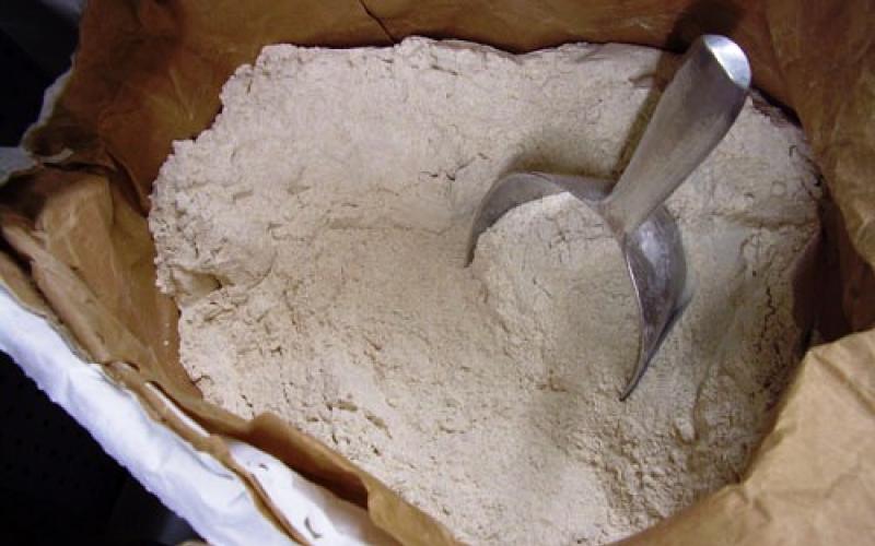 الصناعة تبحث أسباب ارتفاع أسعار طحين الزيرو