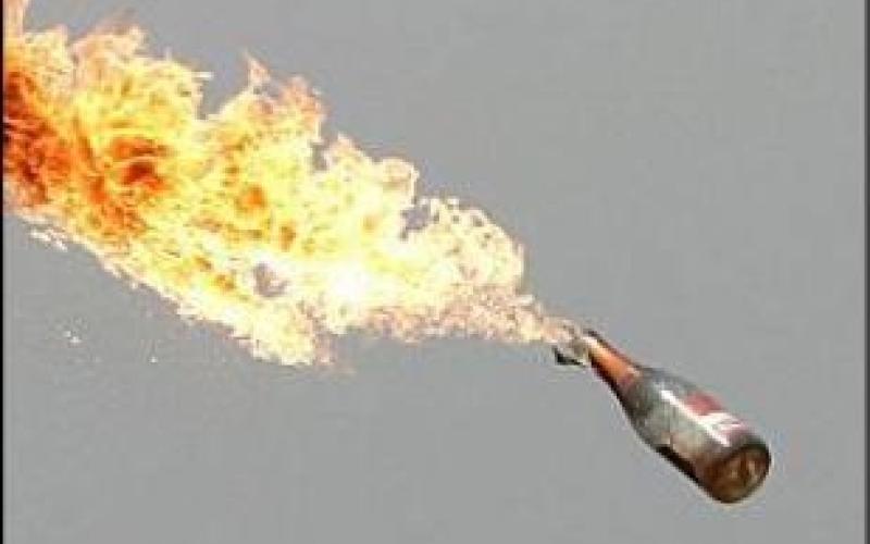 محاكمة 6 متهمين القوا زجاجات حارقة على سيارات الشرطة