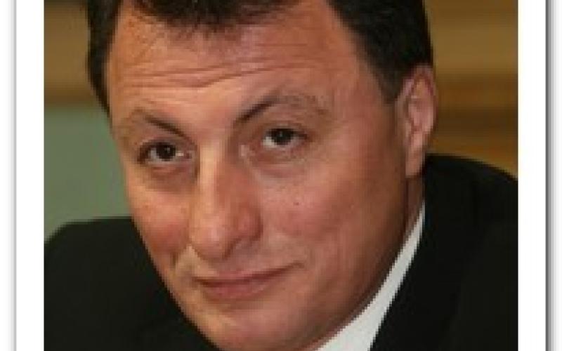 رسمي الملاح ينسحب من الترشح للانتخابات