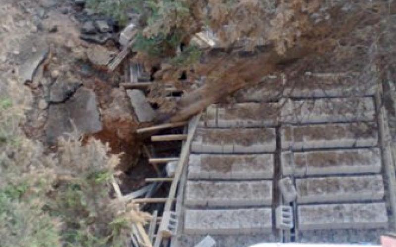 انهيار جزء من بناء قيد الإنشاء باربد (صور)