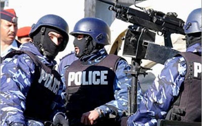 إصابة ثلاثة أشخاص بعيارات نارية في مخيم الحسين