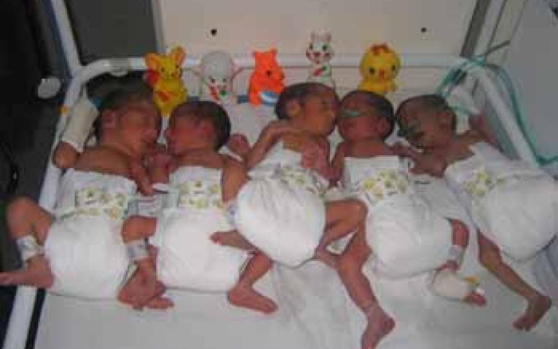 سيدة تضع 5 توائم في الزرقاء