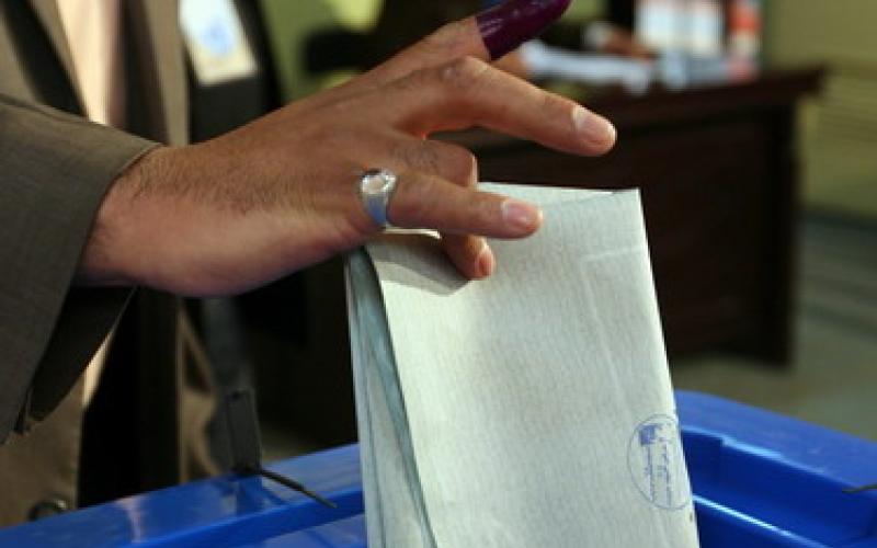  الأمن يتسلم حراسة مراكز الاقتراع.. وتوزيع صناديق الاقتراع