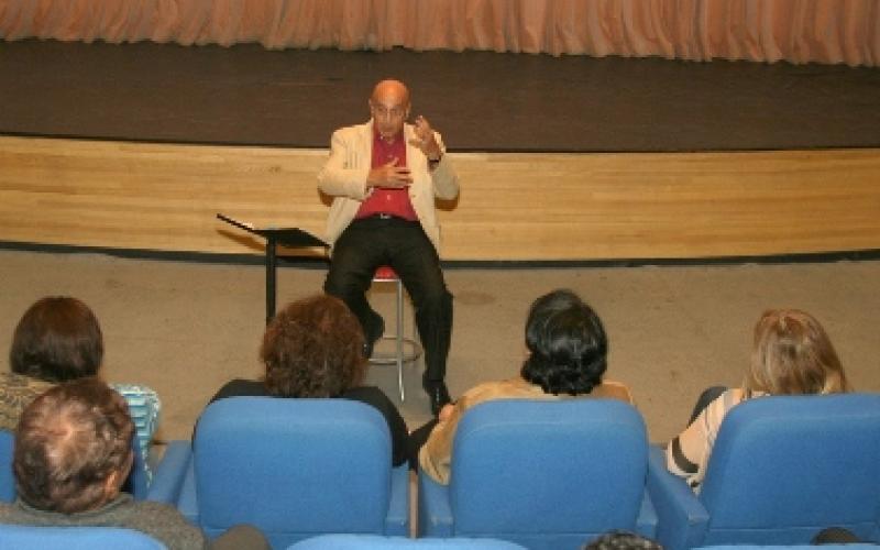 Sawalha to perform in Arabian nights of Comedy Festival