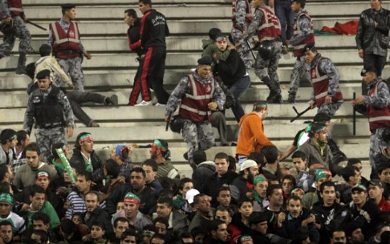 جماهير الوحدات تتهم الدرك باستخدام قوة غير مبررة..فيديو