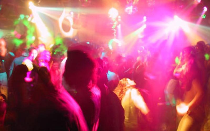 68 نائبا يطالبون باغلاق الملاهي الليلية في شارعي المدينة المنورة ومكة