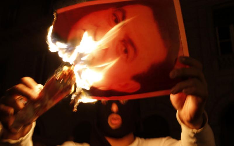 تجمهر أمام السفارة المصرية في عمان ورفع شعارات تؤيد "سقوط مبارك"