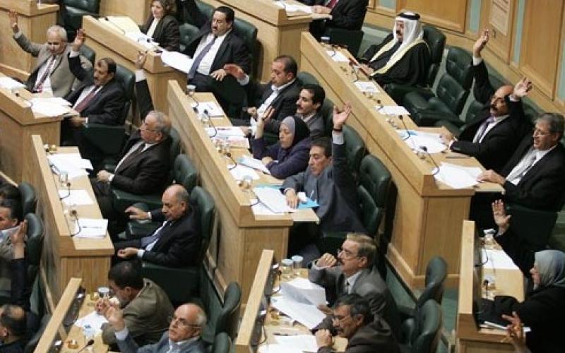 النواب يدين أحداث ليبيا ويواصل رفضه السياسي للقوانين المؤقتة