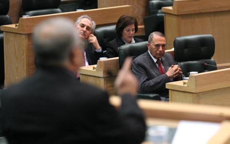 عطية وقموه يحولان سؤاليهما إلى استجوابين والنواب يفوض لجنته المالية بدراسة ملف بيتنا