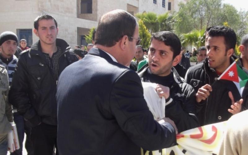 الزرقاء الخاصة تتراجع عن قرار فصل أربعة طلاب