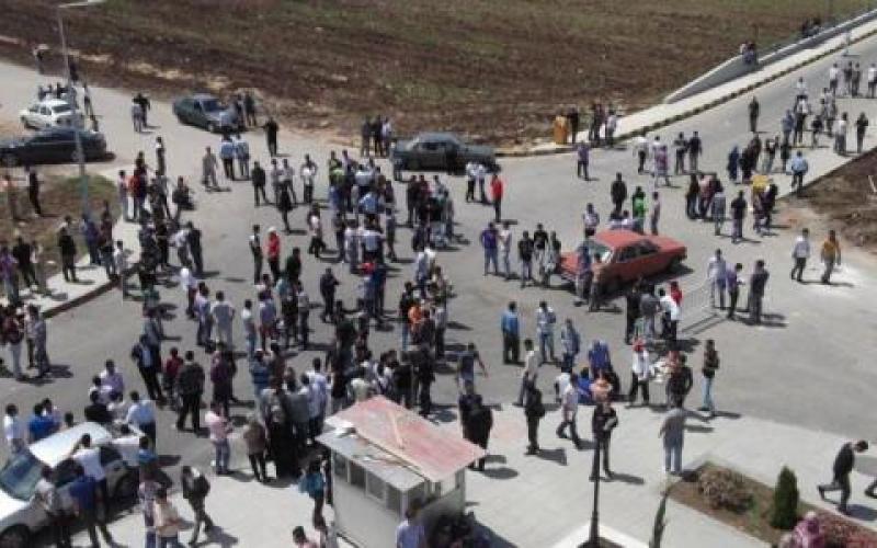 فيديو..مشاجرة عشائرية في اليرموك واقتحام مبنى رئاسة الطفيلة