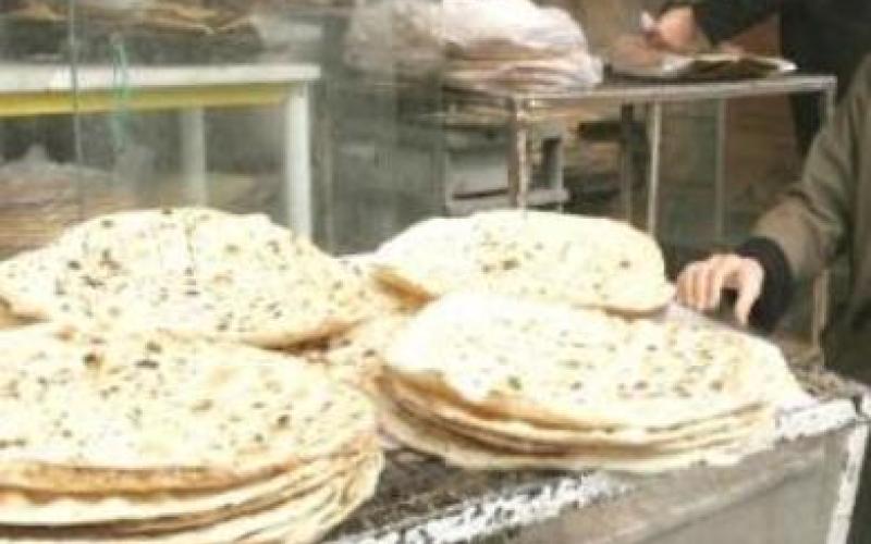 تخوفات وتساؤلات عن استخدام البطاقة الذكية لدعم الخبز والغاز