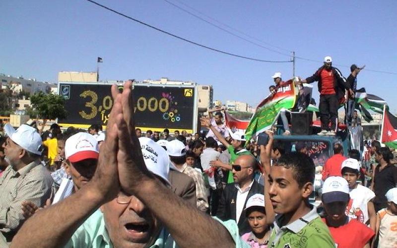 “التربية” تنجح الاحتفالات الوطنية بالترغيب والترهيب