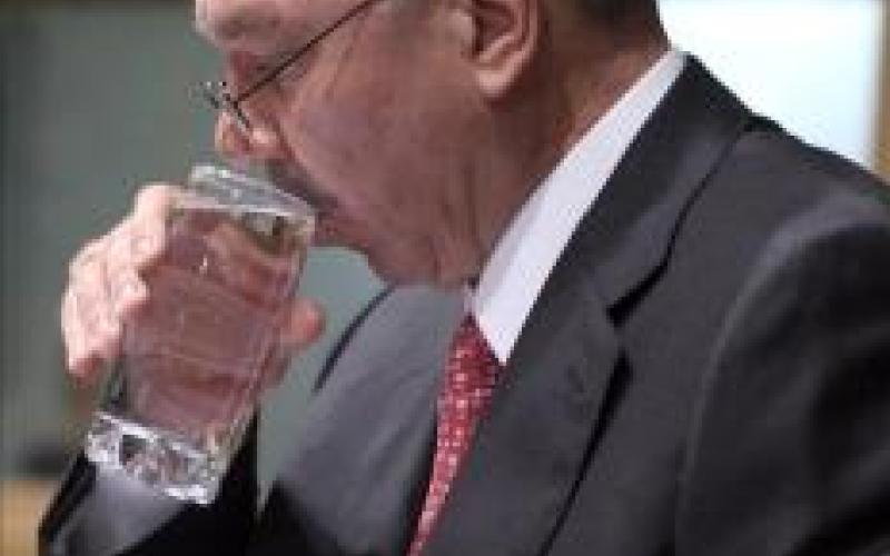 الفايز يرد على 40 نائباً سيقاطعون جلسة الخميس بعد تبرئة البخيت واتهام الدباس