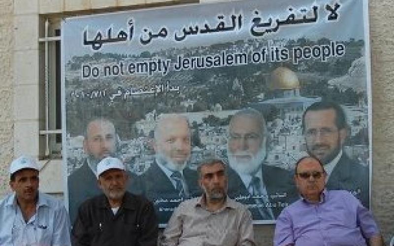 الوفد النيابي يزور خيمة اعتصام نواب القدس