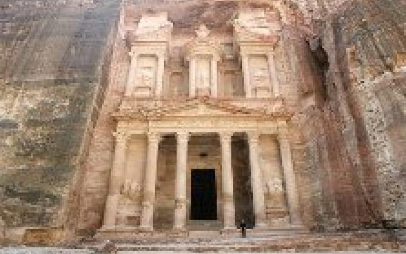 معرض عن البتراء في سويسرا