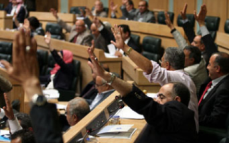 النواب يقر ملحق الموازنة..وشنيكات:سنكون مرتزقة للدول اﻷخرى