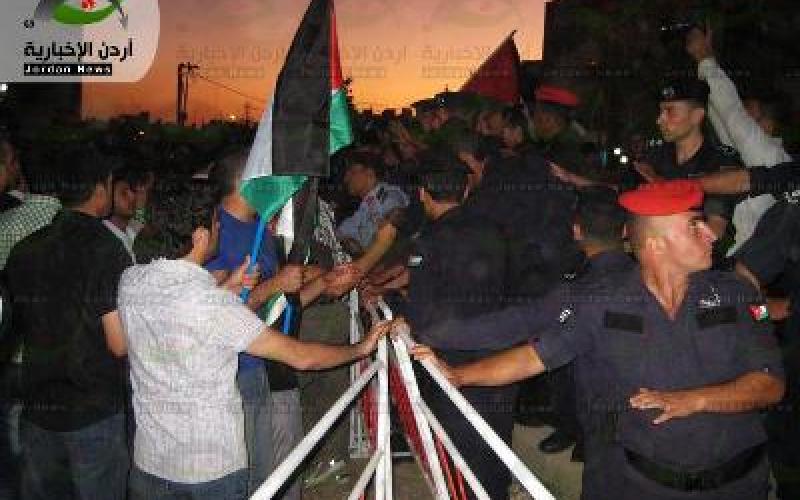 فيديو..إنهاء الاعتصام أمام السفارة الإسرائيلية.. بعد تأهب الدرك لتجاوز معتصمين الحواجز الأمنية