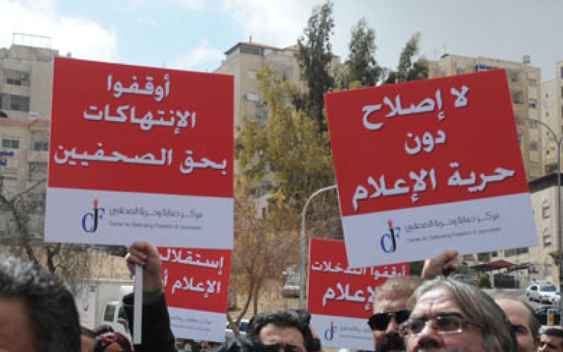 صحفي يشتكي على المخابرات لتدخلها في عمله وآخر على نائب أساء إليه