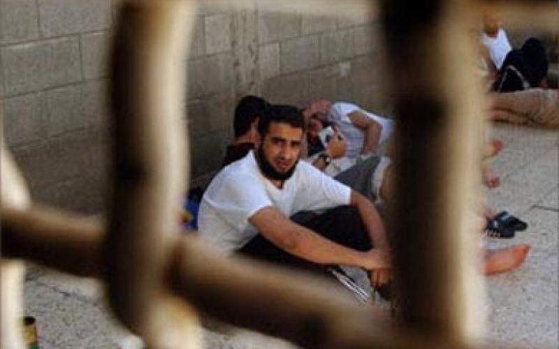 تدهور صحة الأسرى المضربين واتهام الخارجية بإهمال قضيتهم