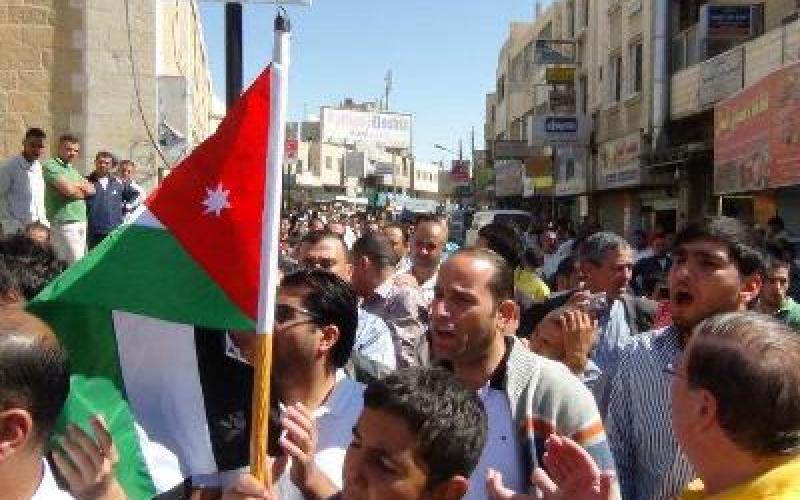 مسيرات جمعة “حقوق الوطن والمواطن” في الكرك والطفيلة وتعليقها في السلط ومعان