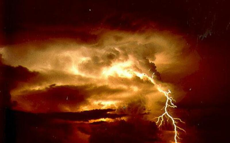 مدرس فيزياء في اربد يتنبأ بيوم القيامة