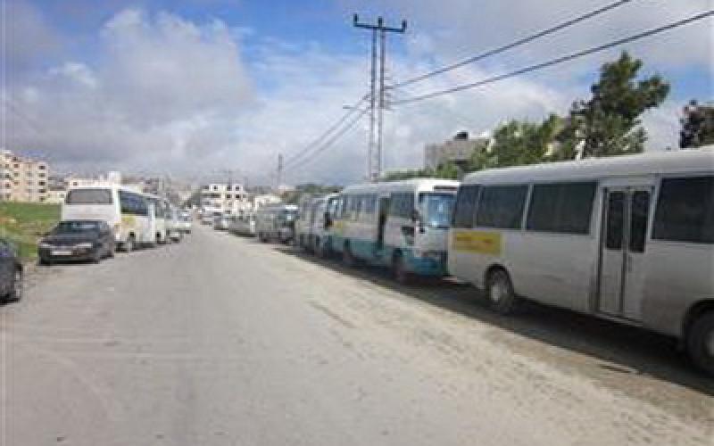 سائقو غور المزرعة-الكرك يضربون للمطالبة برفع الأجور