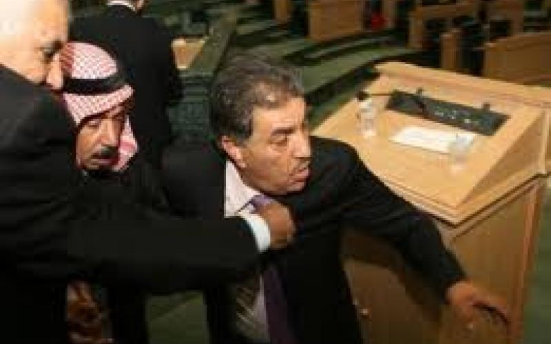 فيديو الزعبي:نواب كويتيين يوزعون المال بالرمثا ضد سورية