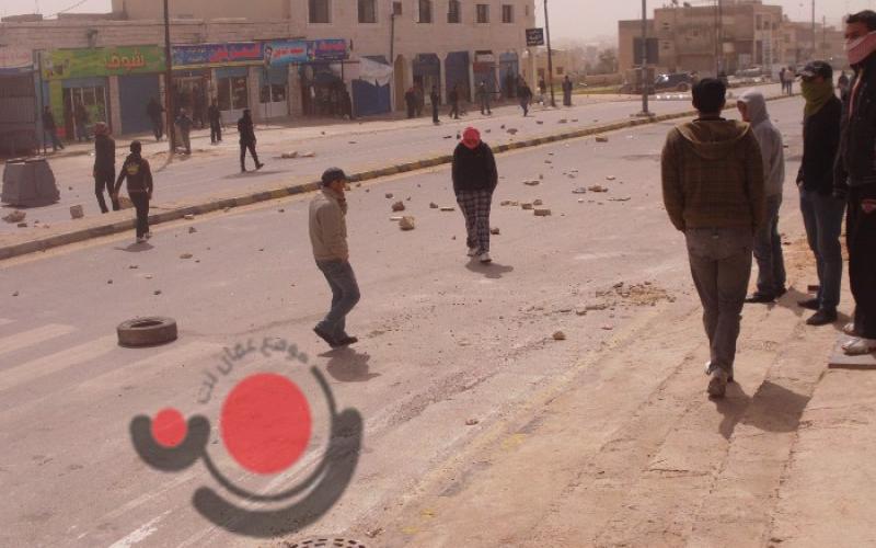 صور.. اغلاق طريق عمان – مادبا اثر مشاجرة عشائرية